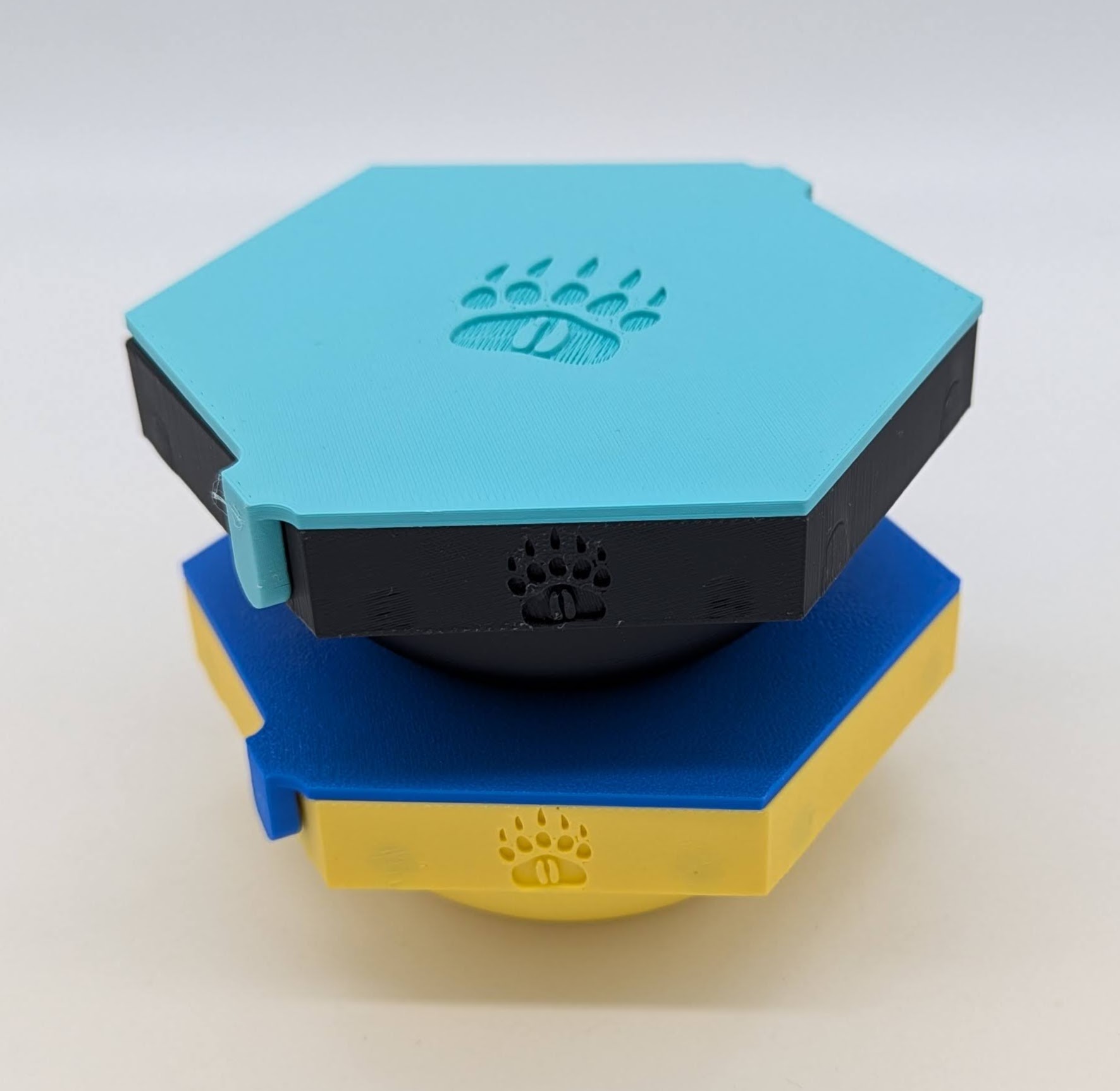 Gestapelte Schälchen mit Deckel